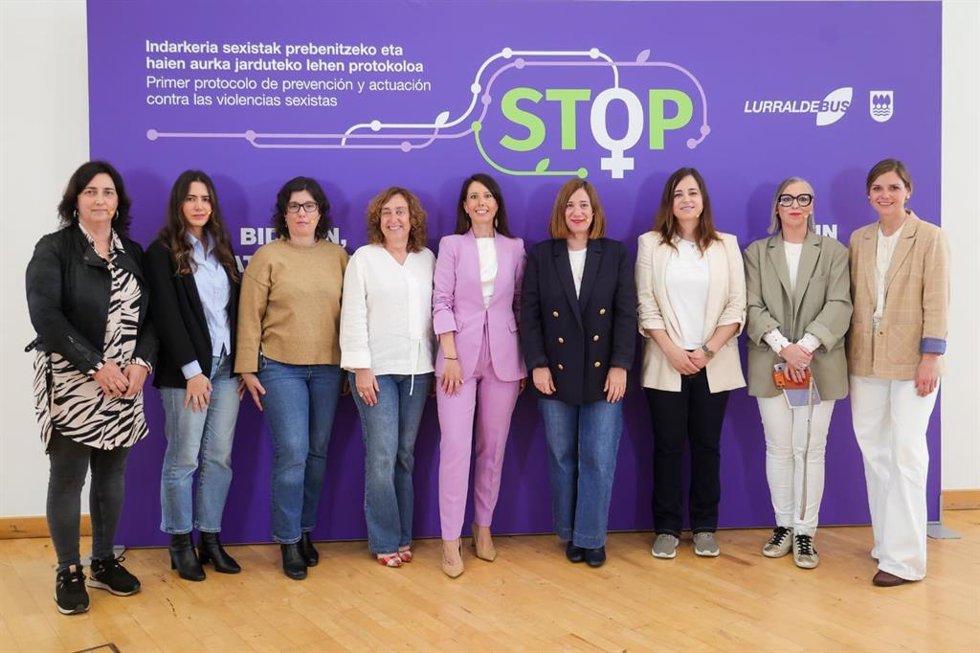 Presentación del primer protocolo contra violencias sexistas para garantizar entornos seguros en Lurraldebus