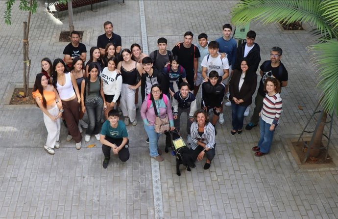 Estudiantes del IES Galiana al final de la jornada.