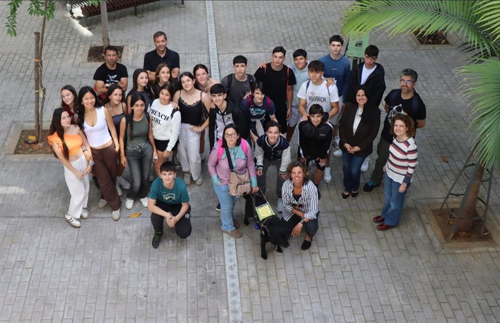 Estudiantes del IES Galiana al final de la jornada.