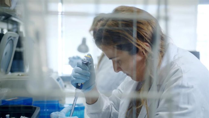 Archivo - SEFC señala que la falta de diversidad étnica en los ensayos conlleva "menor eficacia" de fármacos en ciertas personas