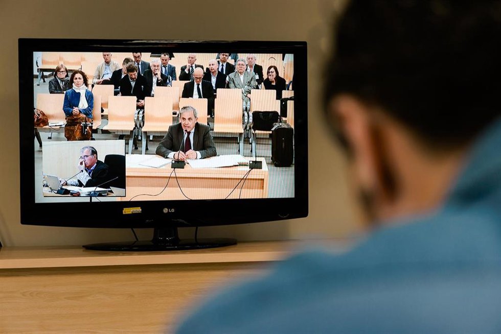 Pantalla en la sala de prensa muestra a Jordi Pujol Ferrusola declarando en la Audiencia Nacional, a 27 de abril de 2026, en San Fernando de Henares, Madrid (España)
