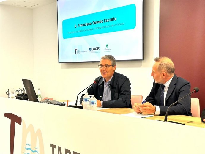 El presidente de la Diputación, Francisco Salado, participa en una jornada sobre vivienda cooperativa y los retos del futuro