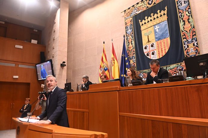 Jorge Azcón (PP) investit president d'Aragó