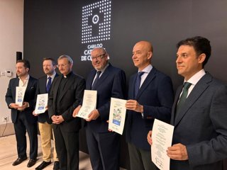 Autoridades en la presentación del concierto en la Mezquita-Catedral por el 50º aniversario del Hospital Reina Sofía.