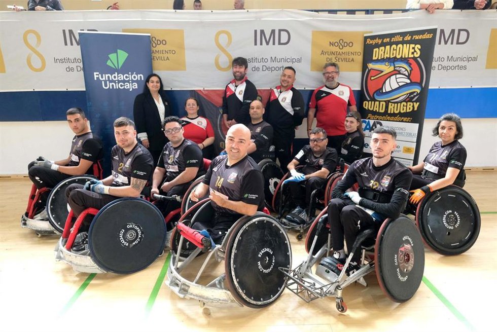 Imagen de los integrantes del Club Deportivo Dragones Quad Rugby, primer y único club de rugby en silla de ruedas en Andalucía.