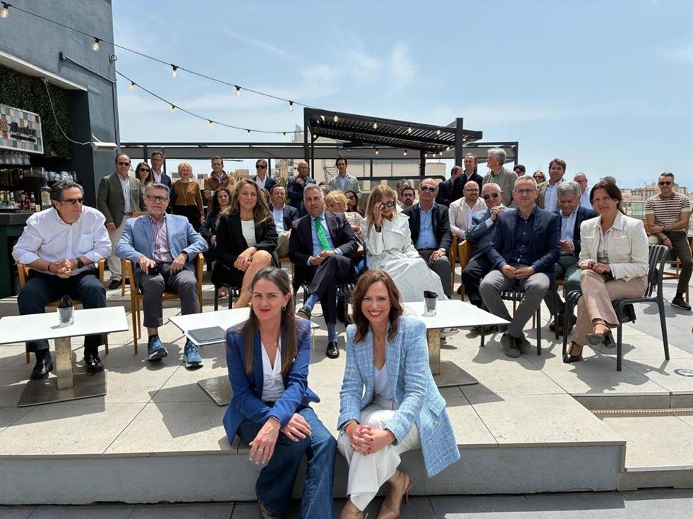 La coordinadora de Fomento, Articulación del Territorio y Vivienda del PP andaluz y candidata del PP de Granada al Parlamento andaluz, Rocío Díaz, en un encuentro en Almería.