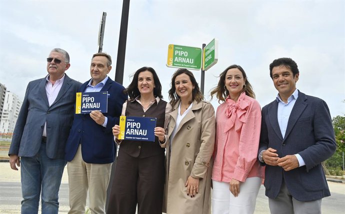 L'alcaldessa de València, María José Catalá, presidix la inaguarcion del carrer dedicat a Pipo Arnau en reconeixement a "una figura clau de l'esport local".