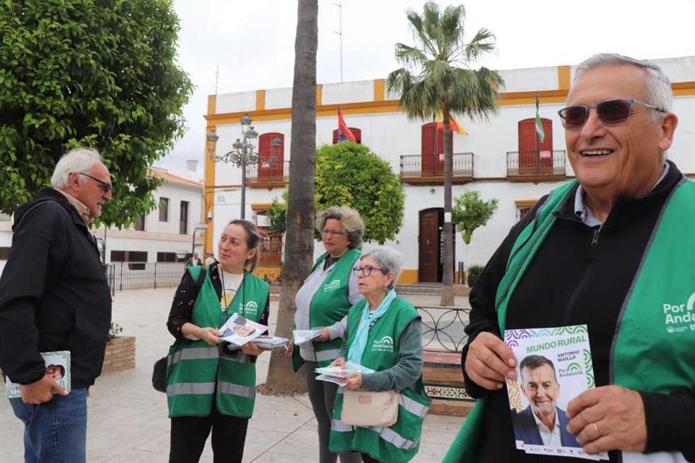 El candidato al Parlamento andaluz por Huelva de Por Andalucía, José Antonio Jiménez, en Paterna del Campo.