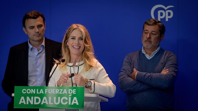 Ana Mestre con Bruno García y Alfonso Candón en rueda de prensa.