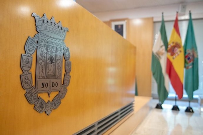 Archivo - Sevilla.-El Pleno de Diputación aborda este jueves una convocatoria del FEAR y obras de emergencias en cuatro carreteras