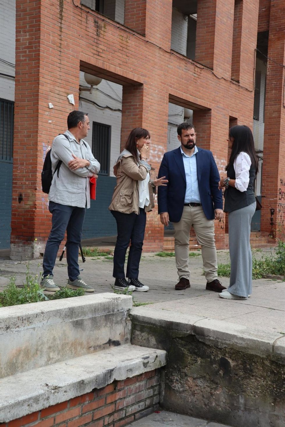 (Desde Izda.), Banderas, Fernández, Poyato Y González, En El Barrio De Moreras.
