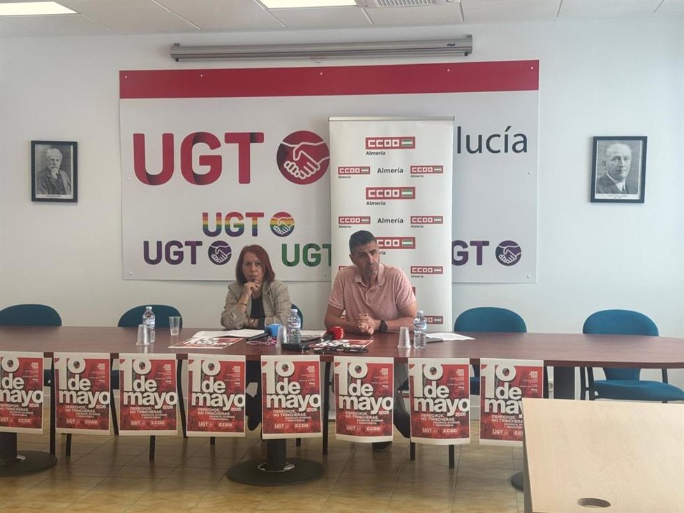 Los representantes provinciales de UGT y CCOO, Carmen Vidal y Antonio Rico, respectivamente, en rueda de prensa.