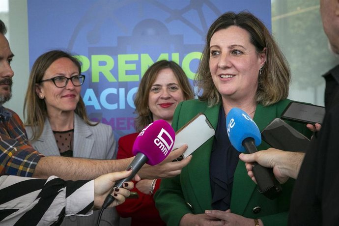 La consejera de Economía, Empresas y Empleo, Patricia Franco, ha asistido al acto de entrega de los Premios Nacionales de Comercio Interior.