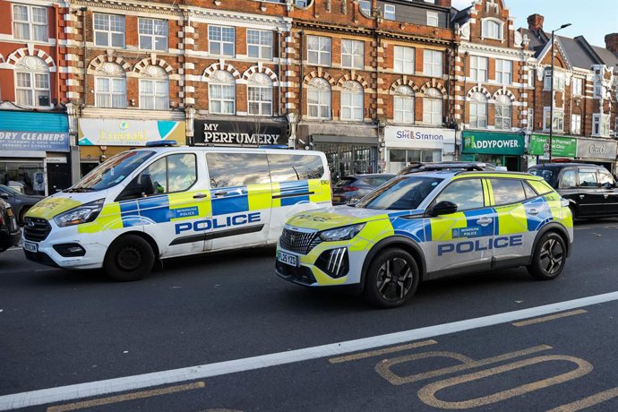 Archivo - Imagen de archivo de vehículos de la Policía británica.