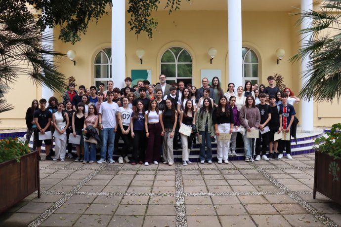 Foto de familia de los asistentes a la II Jornada de 'Un mito y una flor'.