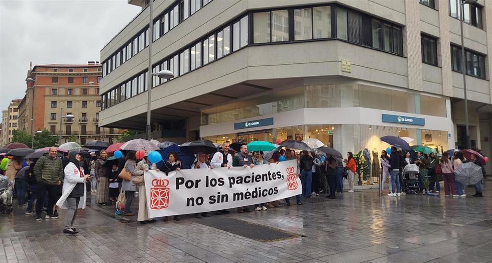 Manifestación convocada en Pamplona por el Sindicato Médico de Navarra y el Colegio Oficial de Médicos de Navarra