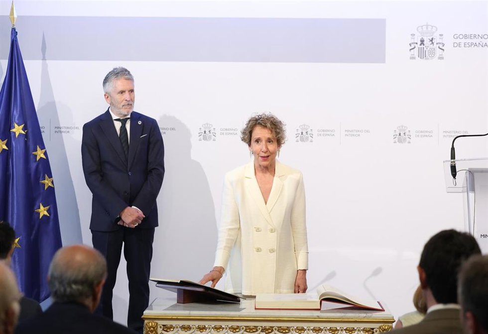 Archivo - El ministro del Interior, Fernando Grande-Marlaska, preside la toma de posesión de la nueva secretaria de Estado de Seguridad, Aina Calvo, en la sede del Ministerio, a 5 de junio de 2025, en Madrid (España). 