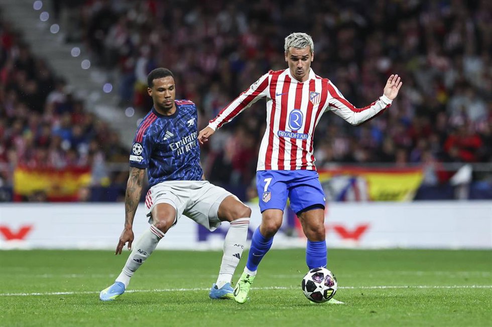 Gabriel of Arsenal FC and Antoine Griezmann of Atletico de Madrid in action during the UEFA Champions League 2025/26 League Semi Final First Leg match between Atletico de Madrid and Arsenal FC at Riyadh Air Metropolitano on April 29, 2026, in Madrid, Spai