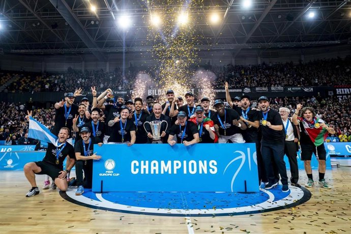 El Surne Bilbao Basket remonta al PAOK para ser bicampeón de Europa