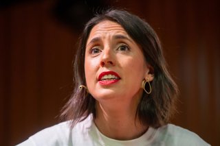 La secretaria política de Podemos y eurodiputada, Irene Montero, durante el diálogo 'Què s'ha de fer?', a 9 de abril de 2026, en Barcelona, Catalunya (España). El diálogo, celebrado en la Universitat Pompeu Fabra, se enmarca en una serie de actos para deb