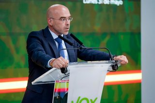 Archivo - El vicepresidente primero de Acción Política y eurodiputado de Vox, Jorge Buxadé, ofrece una rueda de prensa tras la reunión del Comité de Acción Política, a 31 de mayo de 2021, en la Sede Nacional de Vox, Madrid, (España). Durante la comparecen