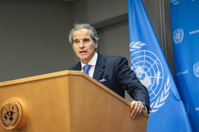 Archivo - October 29, 2025, New York, New York, USA: RAFAEL MARIANO GROSSI, Director General of the International Atomic Energy Agency (IAEA), briefs the press on current global nuclear safety and security concerns, including developments in Ukraine and I
