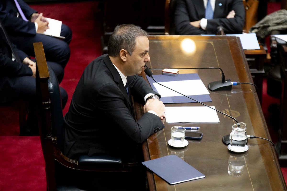 El jefe del Gabinete de Argentina niega haber cometido delitos y avanza que no renunciará a su cargo 