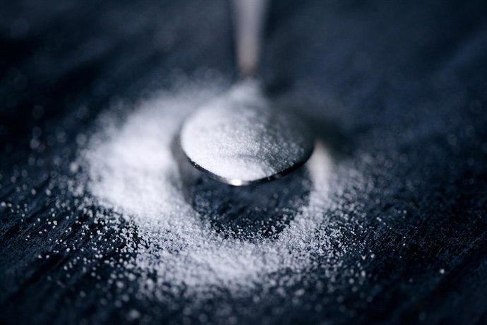 Una mezcla que sirve para todo: el truco con granos de café usados y bicarbonato que puede eliminar olores