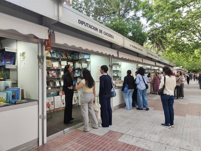 La Diputación de Cáceres presenta este jueves en la Feria del Libro cacereña algunas de sus publicaciones