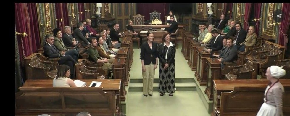 La alcaldesa en funciones de Bilbao, Amaia Arregi, con la exedil de Hacienda Marta Ajuria.