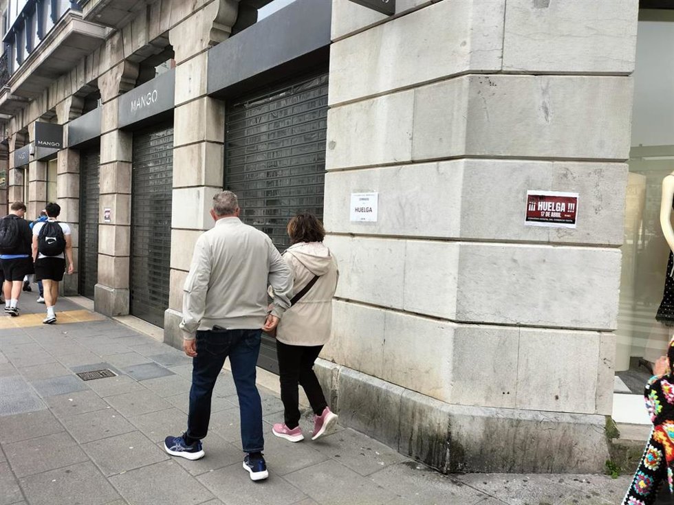 Comercios cerrados en Santander por la huelga
