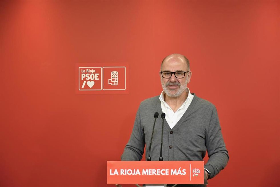 El diputado regional Miguel González de Legarra en comparecencia de prensa