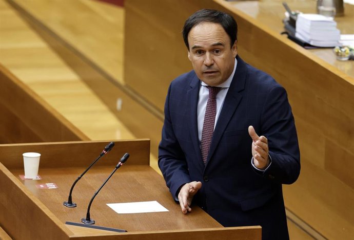 El 'president' Juanfran Pérez Llorca en la sesión de control