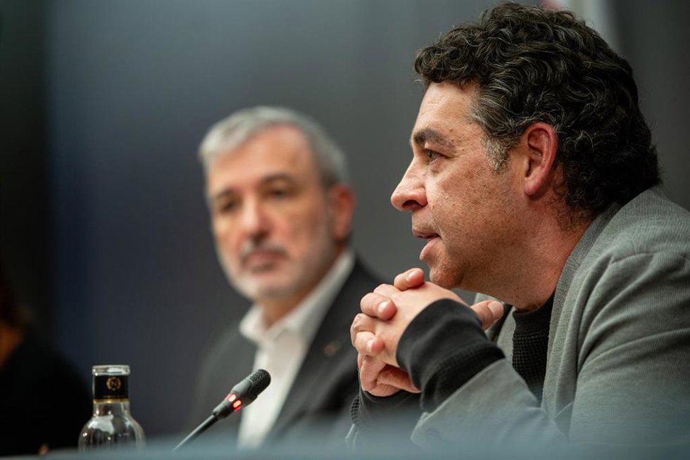 Archivo - El Síndic de Greuges de Barcelona, David Bondia, durante una rueda de prensa para explicar los detalles de la compra de la Casa Orsola