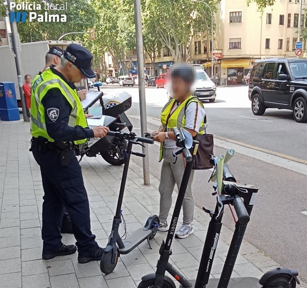 Control policial de patinetes.