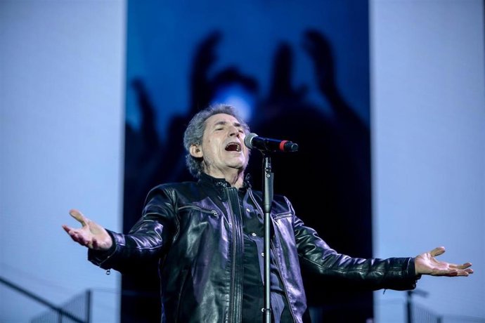 Archivo - El cantante Miguel Ríos durante un concierto en una imagen de archivo