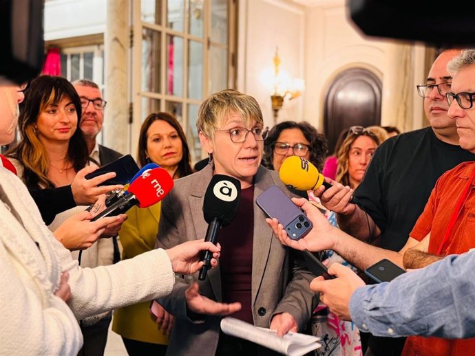 Papi Robles atiende a los medios antes del pleno municipal