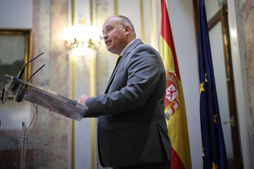 El secretario general del PP, Miguel Tellado, durante una sesión plenaria en el Congreso, a 30 de abril de 2026, en Madrid (España). El pleno de hoy debate el decreto sobre transporte de mercancías y la reforma del artículo 43 de la Constitución.