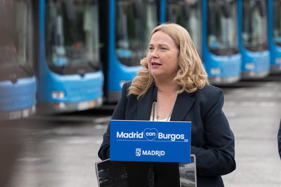 La alcaldesa de Burgos, Cristina Ayala, en el Centro de Operaciones de Sanchinarro de EMT Madrid, a 24 de abril de 2026, en Madrid (España)