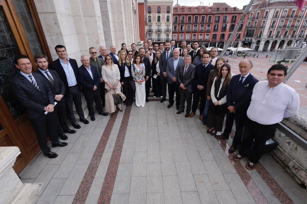 El alcalde de Valladolid, Jesús Julio Carnero, y el presidente de CEOE Valladolid, Carlos Magdaleno, en una recepción a empresarios mexicanos en la Casa Consistorial