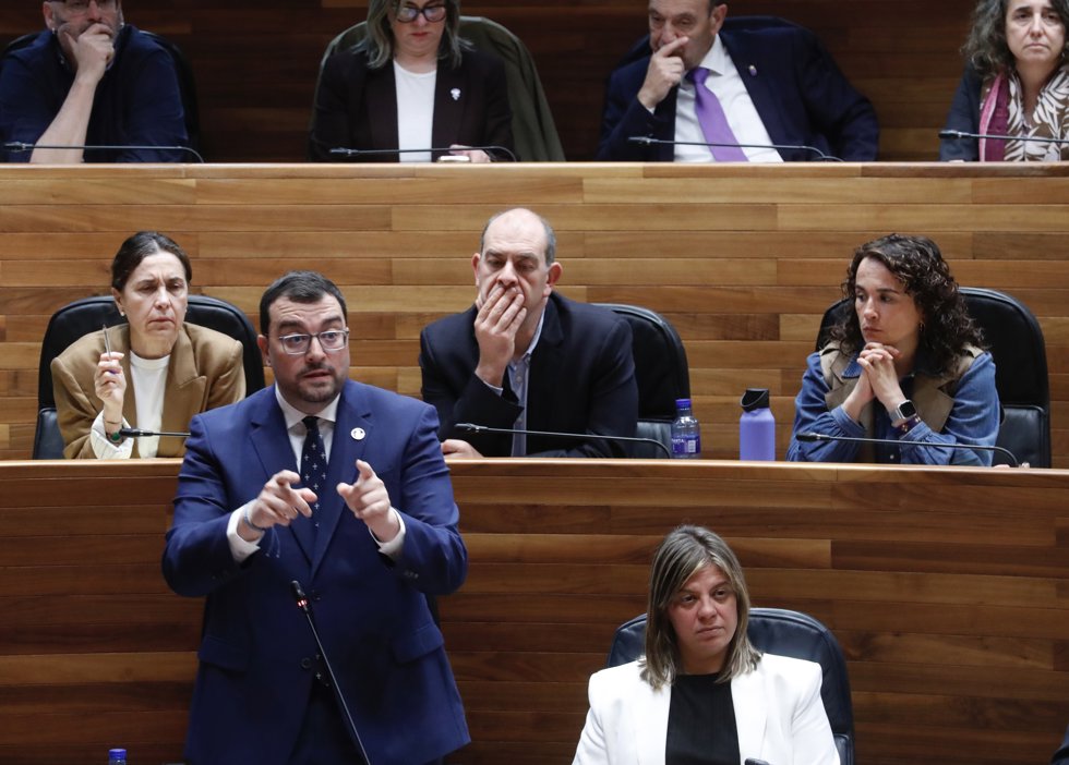 El presidente del Principado, Adrián Barbón, en el pleno de la JGPA