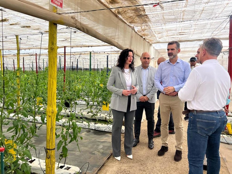El consejero andaluz de Agricultura, Pesca, Agua y Desarrollo Rural de la Junta de Andalucía, Ramón Fernández-Pacheco, visita la Escuela Técnica de Agricultura y Medio Ambiente de Grupo ATU.
