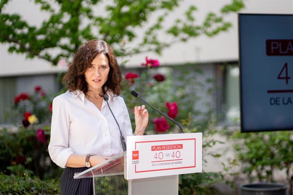 La presidenta de la Comunidad de Madrid, Isabel Díaz Ayuso, presenta el Plan Residencias 40-40 del Gobierno regional, a 27 de abril de 2026, en Madrid (España).