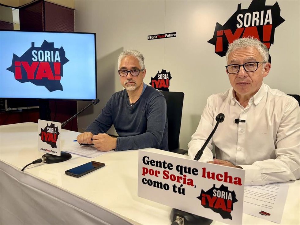 El portavoz de Soria ¡YA! Carlos Vallejo y el procurador Ángel Ceña abordan la situación del tren en Soria.