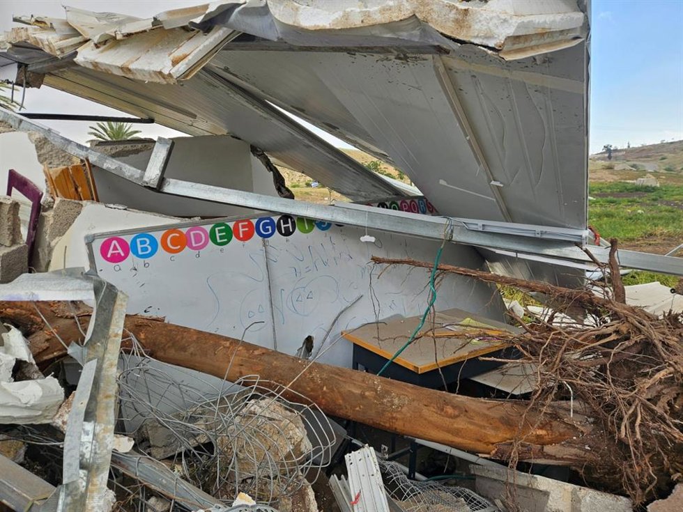 Escuela destruida tras un ataque de colonos israelíes en Cisjordania
