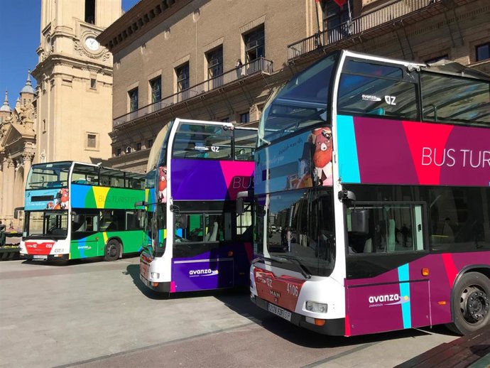 Archivo - Bus turístico escorzo