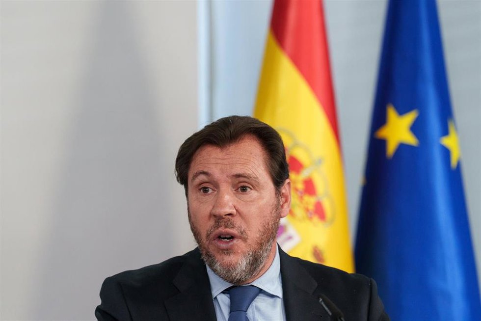 El ministro de Transportes y Movilidad Sostenible, Óscar Puente, durante la rueda de prensa