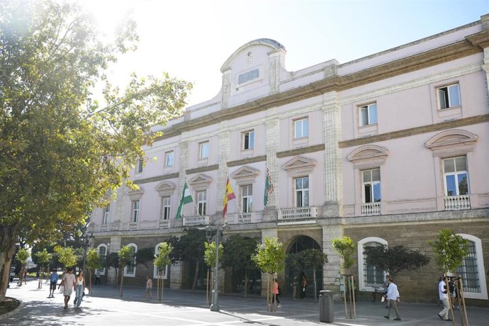 Archivo - Fachada del Palacio Provincial de la Diputación de Cádiz en la capital gaditana.