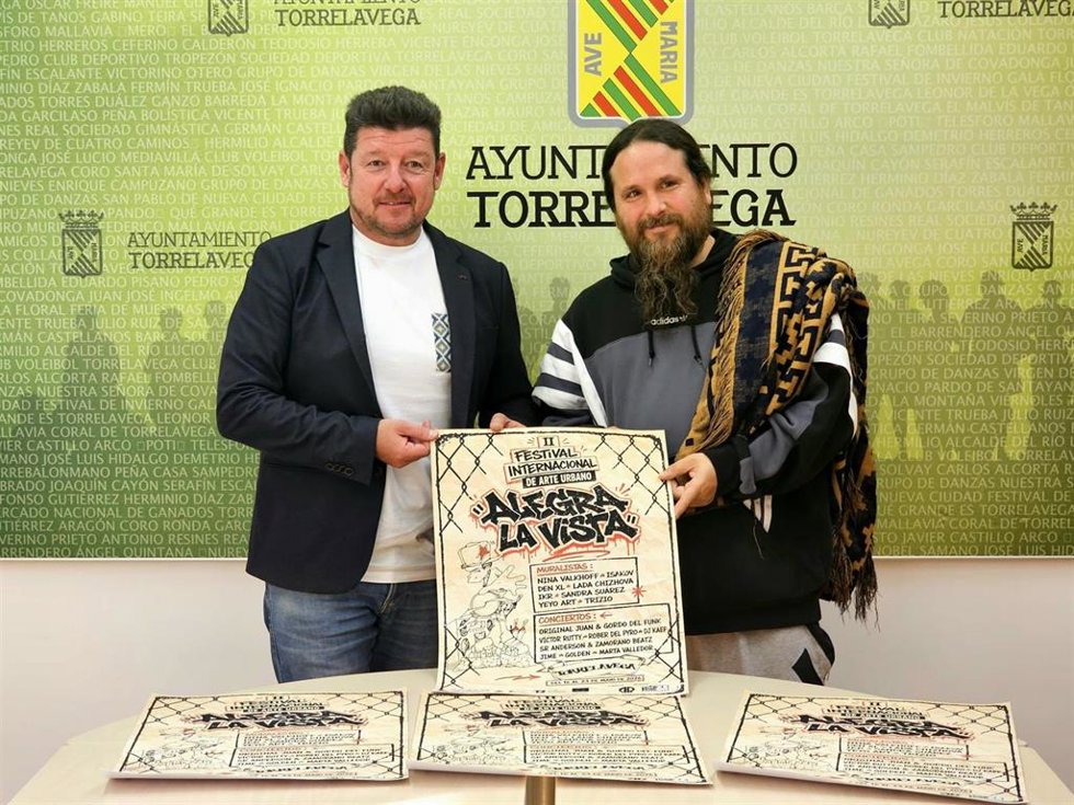 El concejal de Dinamización y responsable del Plan de Sostenibilidad Turística, Jesús Sánchez, y Dani Revenga, presentan la segunda edición del festival