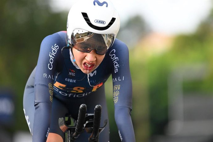 Archivo - Alejandra Neira (España), durante la contrarreloj júnior femenina del Campeonato de Europa UEC 2025, disputada el 1 de octubre entre Allex y Étoile-sur-Rhône (Francia)